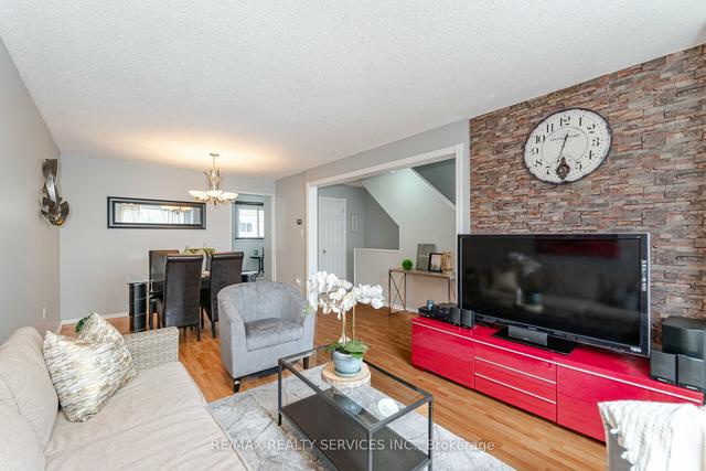 45 - 45 Ellis Dr, Townhouse with 3 bedrooms, 2 bathrooms and 2 parking in Brampton ON | Image 6