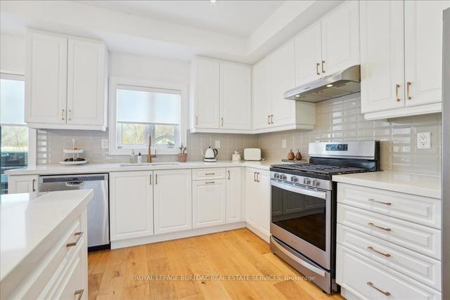 3 - 2071 Ghent Ave, Townhouse with 3 bedrooms, 3 bathrooms and 2 parking in Burlington ON | Image 2