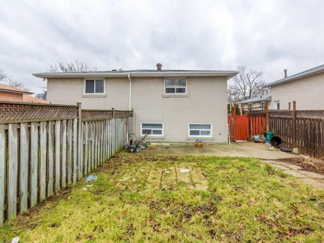 69 Newstead Cres, House semidetached with 3 bedrooms, 3 bathrooms and 3 parking in Brampton ON | Image 18