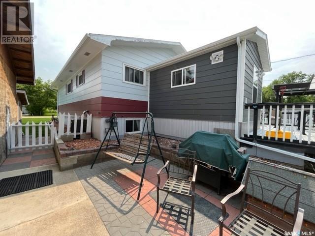 305 3rd Street, House detached with 3 bedrooms, 2 bathrooms and null parking in Star City SK | Image 13