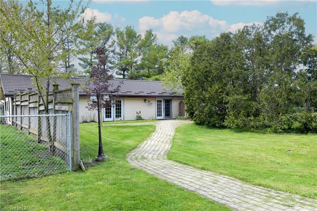 9078 Century Drive, Home with 3 bedrooms, 2 bathrooms and 8 parking in Strathroy Caradoc ON | Image 4