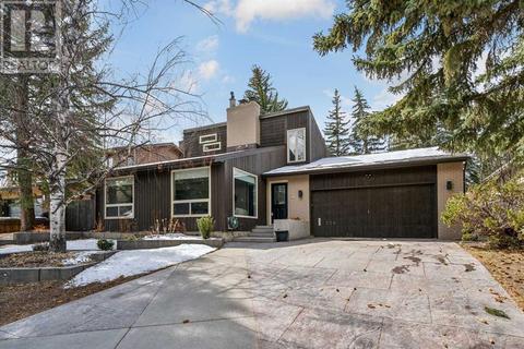 228 Pump Hill Gardens Sw, House detached with 3 bedrooms, 3 bathrooms and 4 parking in Calgary AB | Card Image