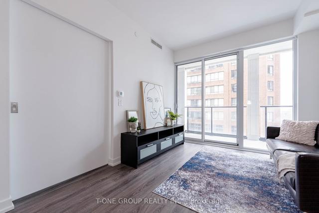 1712 - 20 Edward St, Condo with 2 bedrooms, 1 bathrooms and 0 parking in Toronto ON | Image 6