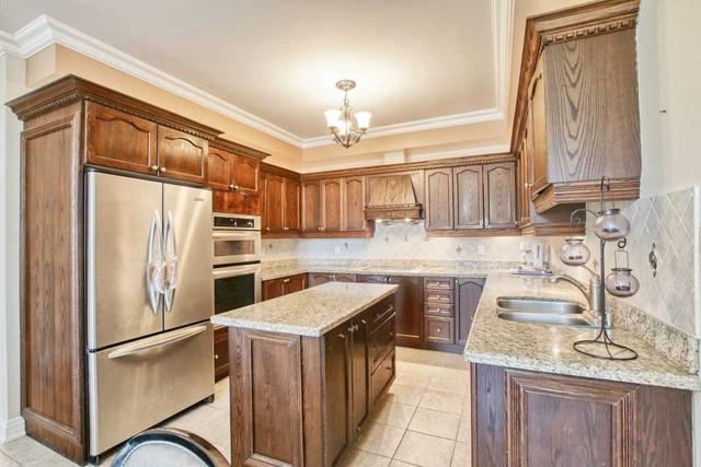 628 Twain Ave, House detached with 4 bedrooms, 5 bathrooms and 6 parking in Mississauga ON | Image 2