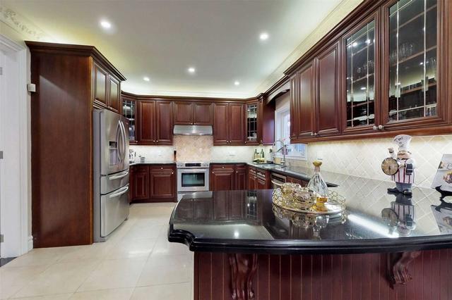 8 Vandermeer Dr, House detached with 4 bedrooms, 7 bathrooms and 12 parking in Markham ON | Image 6