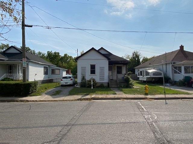 8 Monck St, House detached with 2 bedrooms, 1 bathrooms and 4 parking in St. Catharines ON | Image 1