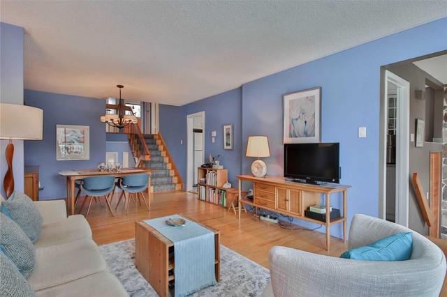 9 Lowbank Crt, House semidetached with 4 bedrooms, 2 bathrooms and 3 parking in Toronto ON | Image 3