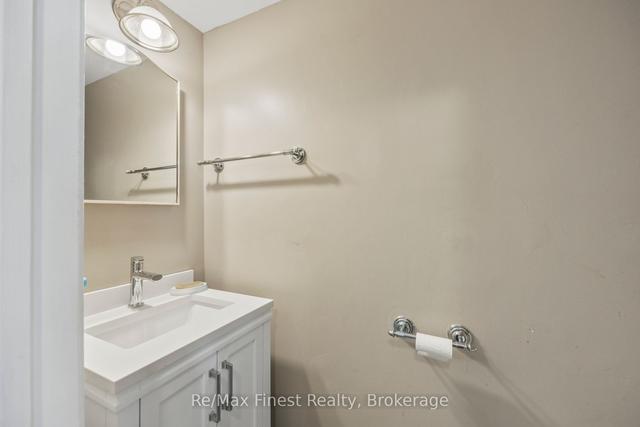 5 - 136 Notch Hill Rd S, Townhouse with 3 bedrooms, 2 bathrooms and 1 parking in Kingston ON | Image 2
