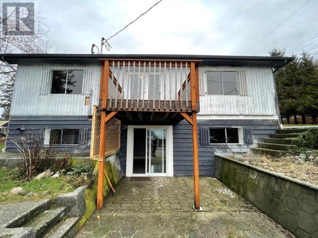 2135 Palmer Road, House detached with 4 bedrooms, 2 bathrooms and null parking in Powell River C BC | Image 1
