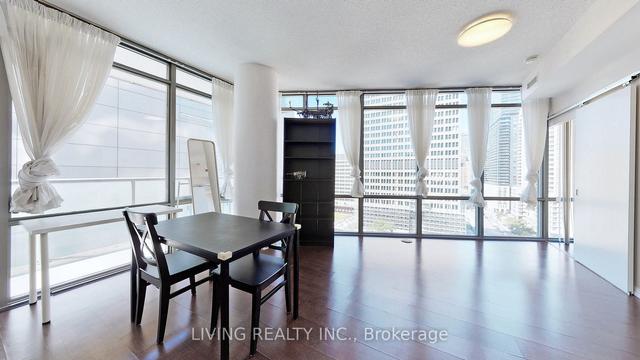 1303 - 832 Bay St, Condo with 2 bedrooms, 2 bathrooms and 1 parking in Toronto ON | Image 25