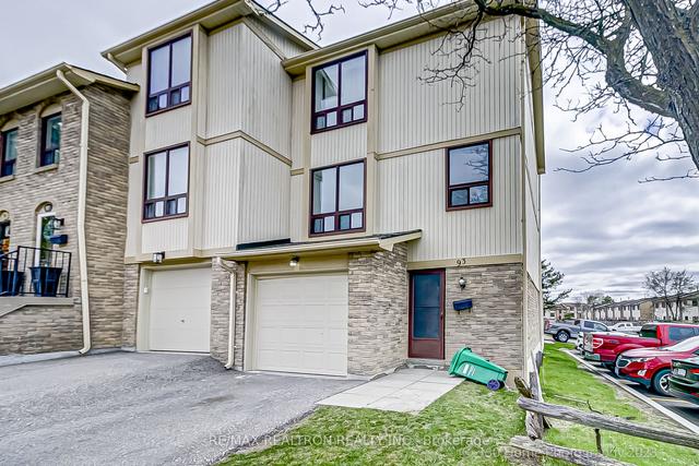 93 Guildford Cres N, Townhouse with 3 bedrooms, 2 bathrooms and 2 parking in Brampton ON | Image 1