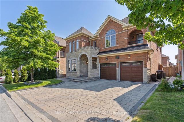 39 Royal Links Circ, House detached with 4 bedrooms, 3 bathrooms and 7 parking in Brampton ON | Image 1