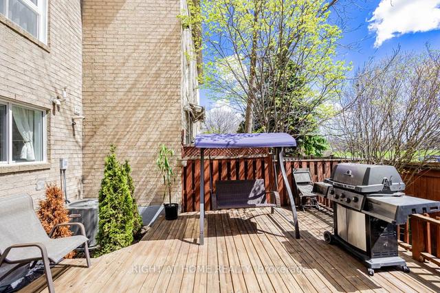 15 Formula Crt, House attached with 3 bedrooms, 3 bathrooms and 3 parking in Toronto ON | Image 16