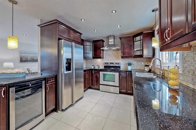 86 Sciberras Rd, House detached with 3 bedrooms, 3 bathrooms and 6 parking in Markham ON | Image 2