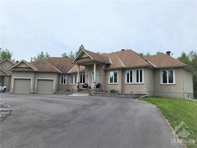 129 Country Carriage Way, House detached with 6 bedrooms, 5 bathrooms and 10 parking in Ottawa ON | Image 2