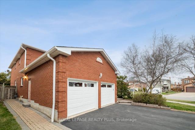 3252 Pilcom Cres, House detached with 4 bedrooms, 4 bathrooms and 5 parking in Mississauga ON | Image 31