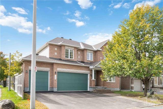 156 Annapolis Circle, House detached with 4 bedrooms, 4 bathrooms and 9 parking in Ottawa ON | Image 2