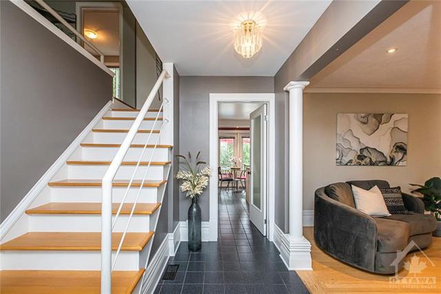 536 Hillcrest Avenue, House detached with 5 bedrooms, 3 bathrooms and 3 parking in Ottawa ON | Image 4