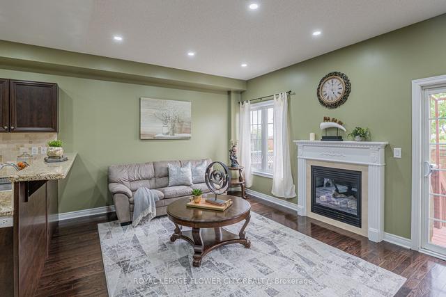 56 Versailles Cres, House semidetached with 4 bedrooms, 4 bathrooms and 4 parking in Brampton ON | Image 6