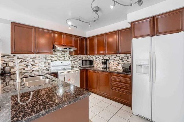 63 Penbridge Circ, House detached with 4 bedrooms, 3 bathrooms and 6 parking in Brampton ON | Image 9