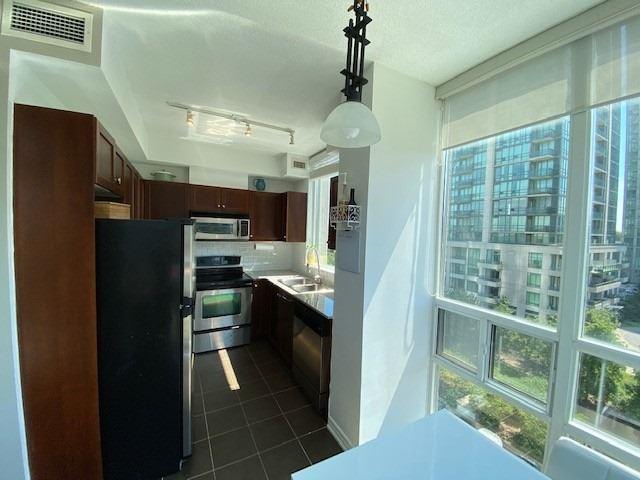 707 - 3504 Hurontario St, Condo with 2 bedrooms, 2 bathrooms and 1 parking in Mississauga ON | Image 4