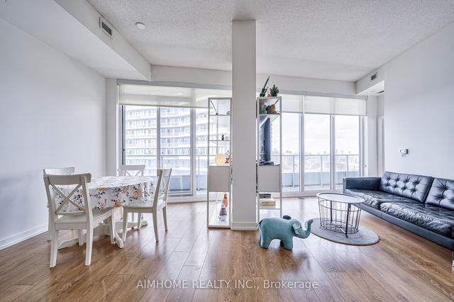 3208 - 117 Mcmahon Dr, Condo with 2 bedrooms, 2 bathrooms and 1 parking in Toronto ON | Image 5