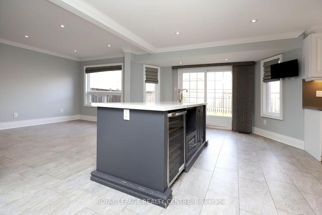 2577 Burnford Tr, House detached with 4 bedrooms, 4 bathrooms and 4 parking in Mississauga ON | Image 2