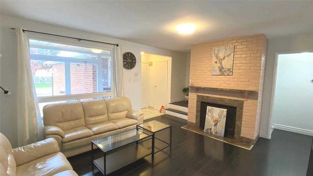 39 Phalen Cres, House attached with 3 bedrooms, 3 bathrooms and 2 parking in Toronto ON | Image 4