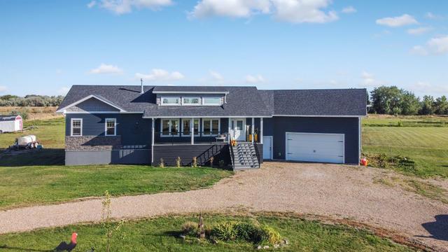 7 1 Avenue S, House detached with 4 bedrooms, 3 bathrooms and null parking in Taber MD AB | Image 2