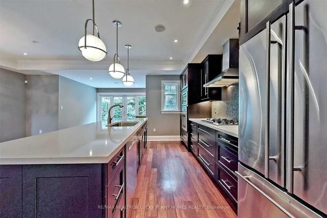 124 Kenilworth Ave, House detached with 3 bedrooms, 3 bathrooms and 1 parking in Toronto ON | Image 3