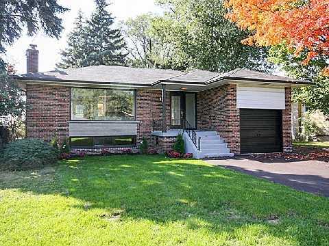 8 Tufton Cres, House detached with 3 bedrooms, 2 bathrooms and 4 parking in Toronto ON | Image 1