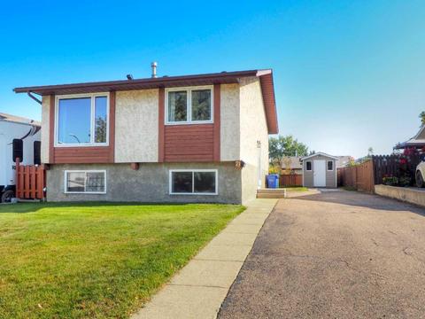 73 Gunn Street, House detached with 3 bedrooms, 2 bathrooms and 4 parking in Red Deer AB | Card Image