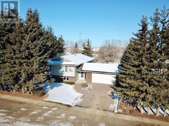 5708 50 Avenue, House detached with 4 bedrooms, 3 bathrooms and 6 parking in Dewberry AB | Image 1