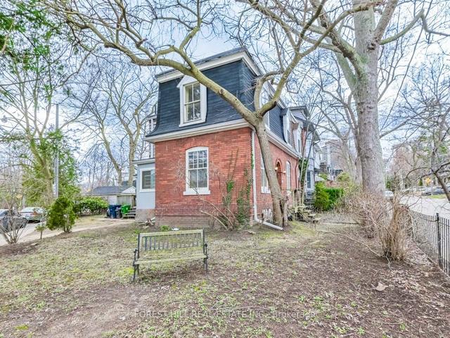 137 Summerhill Ave, House attached with 3 bedrooms, 2 bathrooms and 1 parking in Toronto ON | Image 1