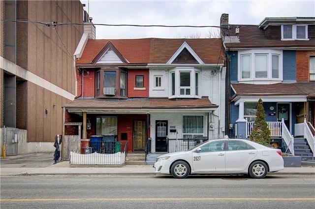 1056 Dufferin St, House semidetached with 4 bedrooms, 3 bathrooms and null parking in Toronto ON | Image 1