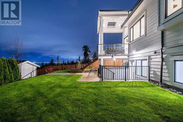 4568 Mckee Street, House detached with 5 bedrooms, 7 bathrooms and 5 parking in Burnaby BC | Image 39