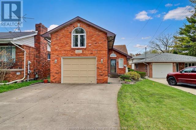 285 St. Paul Avenue, House detached with 4 bedrooms, 2 bathrooms and null parking in Windsor ON | Image 2