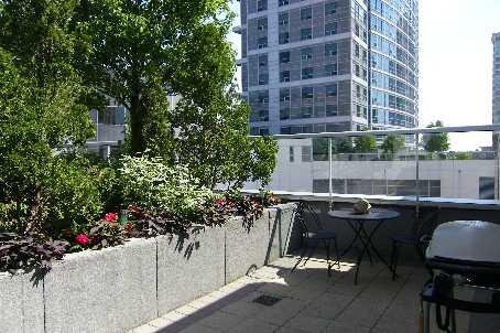 th318 - 36 Lee Centre Dr, Townhouse with 2 bedrooms, 2 bathrooms and 1 parking in Toronto ON | Image 1