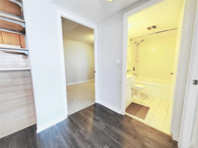 3202 - 38 Lee Centre Dr, Condo with 1 bedrooms, 1 bathrooms and 1 parking in Toronto ON | Image 14