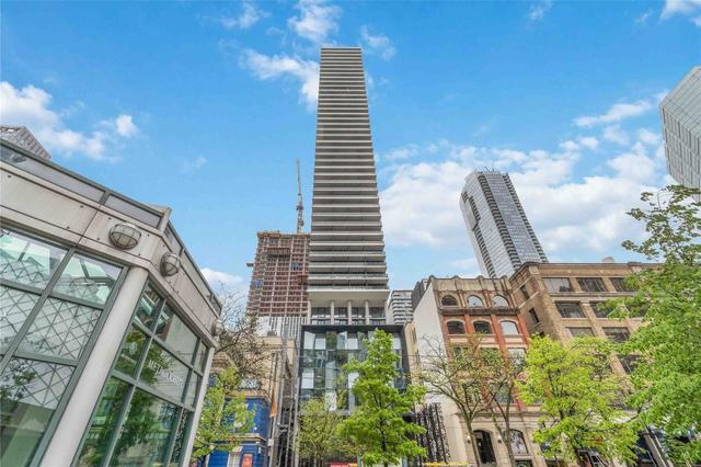 4004 - 224 King St W, Condo with 2 bedrooms, 2 bathrooms and 1 parking in Toronto ON | Card Image