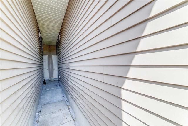 9 Rivitt Pl, House attached with 3 bedrooms, 3 bathrooms and 4 parking in Toronto ON | Image 24