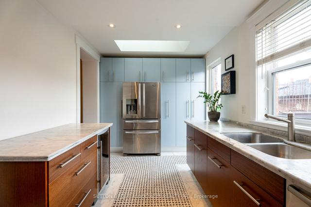 70 Beatrice St, House semidetached with 5 bedrooms, 4 bathrooms and 2 parking in Toronto ON | Image 2