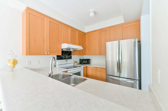 64 Wyper Sq, House detached with 4 bedrooms, 3 bathrooms and 3 parking in Toronto ON | Image 14