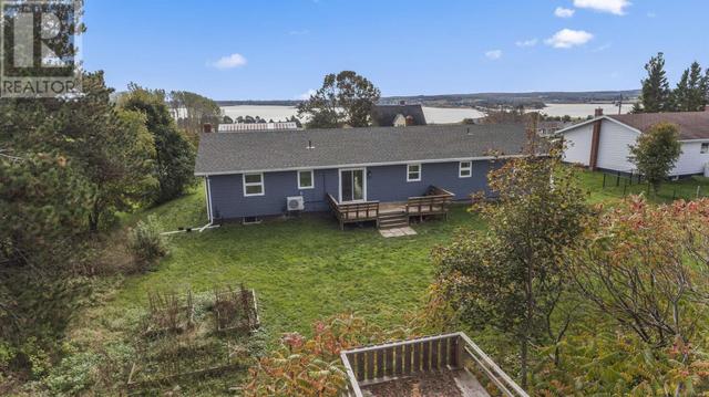 672 Meadowbank Road, House detached with 4 bedrooms, 2 bathrooms and null parking in Cornwall PE | Image 1