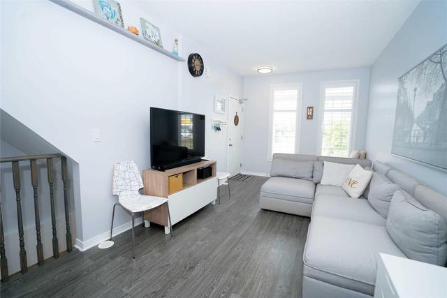 Unit 19 - 27 Island Rd, Townhouse with 3 bedrooms, 2 bathrooms and 1 parking in Toronto ON | Image 2