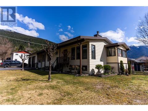 108 Ford Street, House detached with 3 bedrooms, 2 bathrooms and 2 parking in Revelstoke BC | Card Image