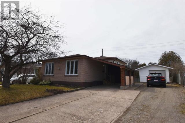 107 Parkshore Dr, House detached with 3 bedrooms, 1 bathrooms and null parking in Sault Ste. Marie ON | Image 1