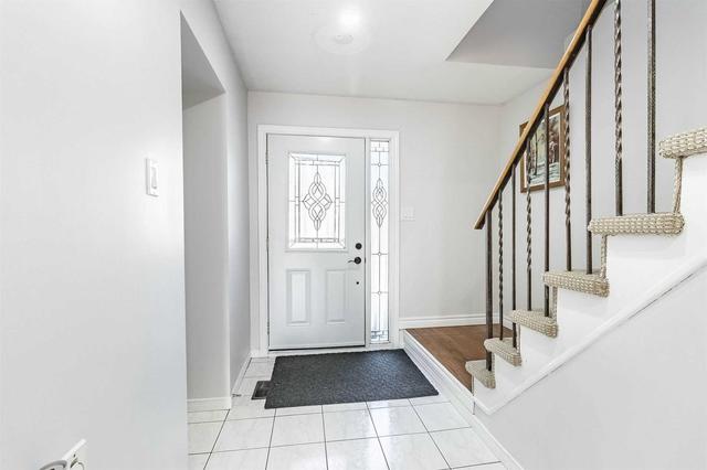 392 Hansen Rd N, House detached with 3 bedrooms, 3 bathrooms and 3 parking in Brampton ON | Image 34