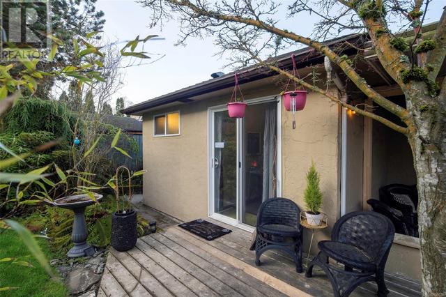 3835 Quadra St, House detached with 4 bedrooms, 3 bathrooms and 2 parking in Saanich BC | Image 12
