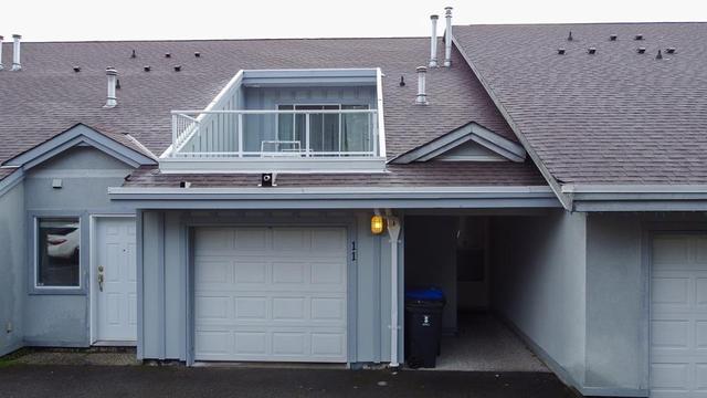 11 - 5740 Marine Way, Condo with 3 bedrooms, 2 bathrooms and 1 parking in Sechelt BC | Card Image